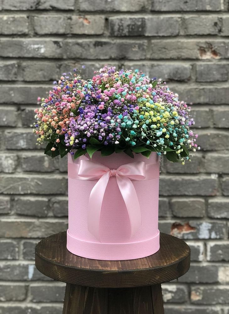 Цветочная композиция из Гипсофила и Розы в шляпной коробке в Дрожжино