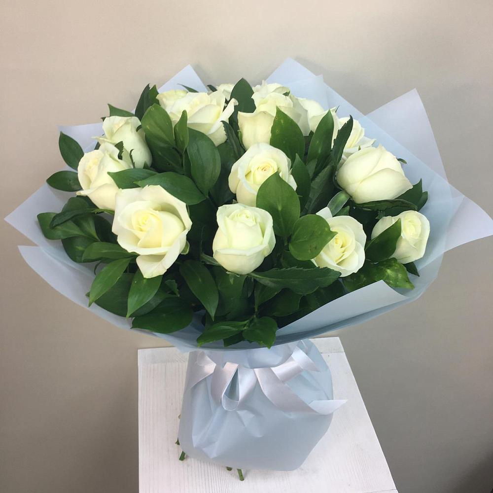 Букет 15 Белых роз Проуд в Дрожжино