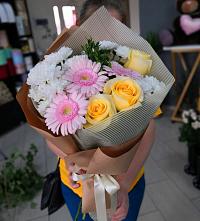 Букет цветов из:  Герберы, Розы и Хризантемы в Дрожжино
