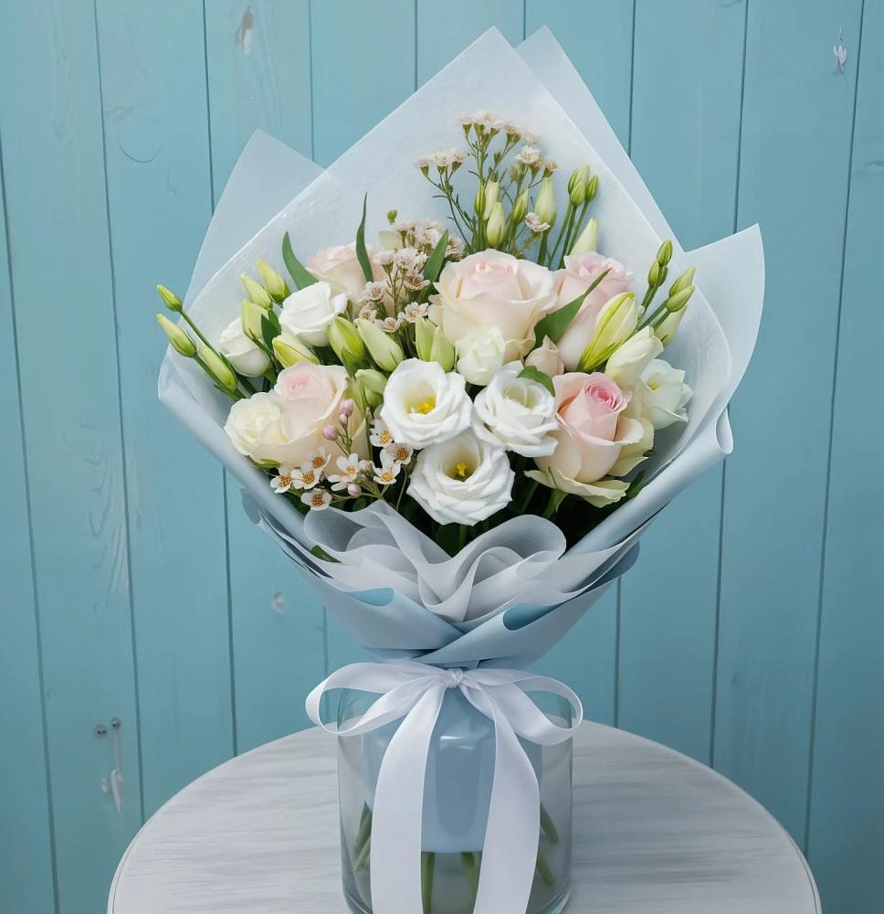 Букет цветов из: Розы и Лизиантусы в Дрожжино