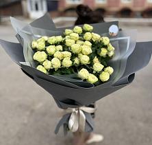 Букет Белые кустовые розы Солинеро в Дрожжино