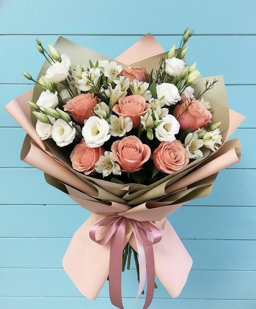 Букет цветов из: Розы, Альстромерии и Лизиантусы в Дрожжино