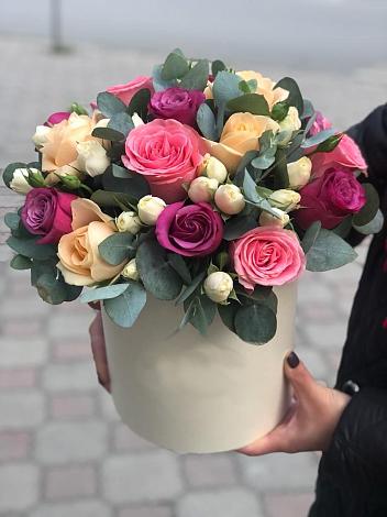 Цветочная композиция из Розы в шляпной коробке в Дрожжино