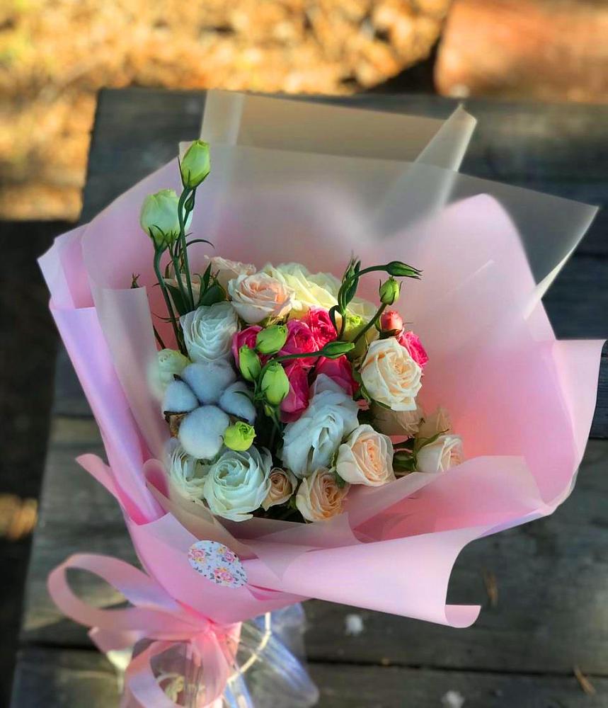 Букет цветов из: Розы и Лизиантусы в Дрожжино