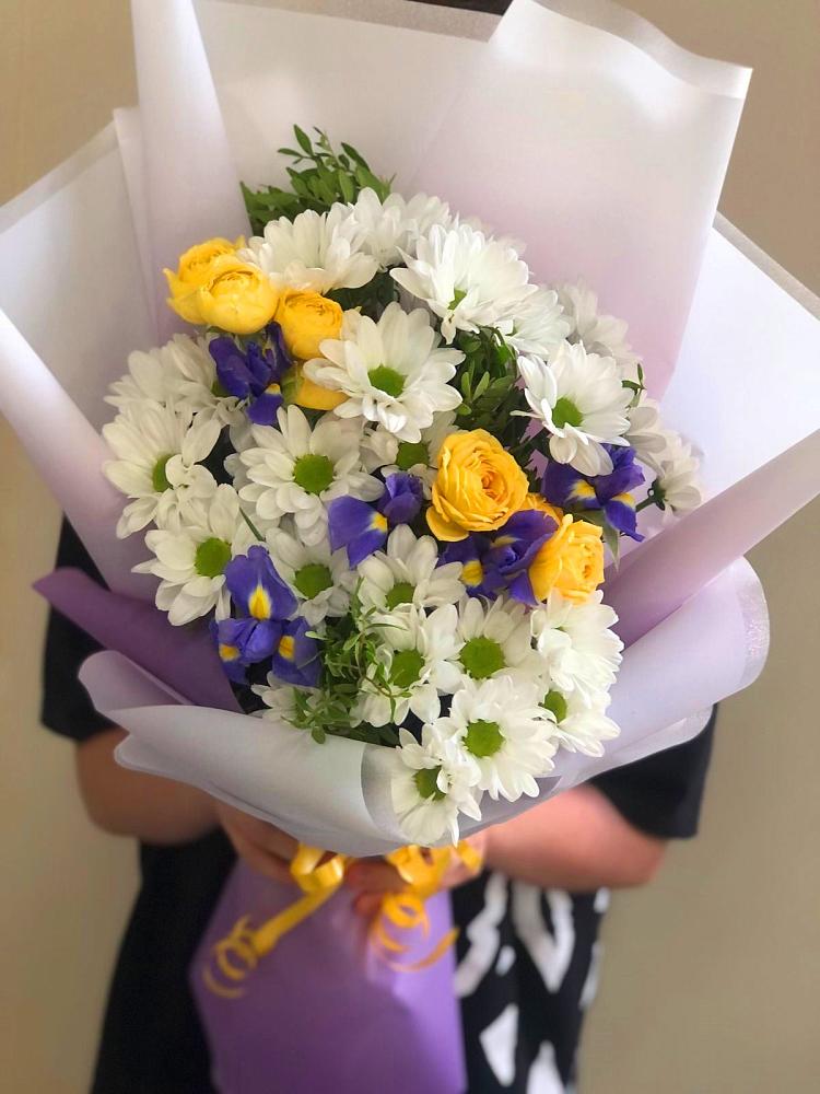 Букет цветов из: Ирисы, Хризантемы и Розы в Дрожжино