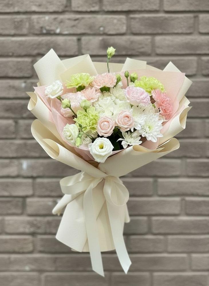 Букет цветов из: Гвоздики, Розы, Лизиантусы и Хризантемы в Дрожжино