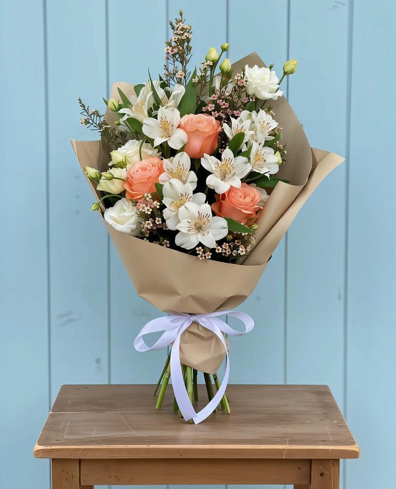 Букет цветов из: Альстромерии, Лизиантусы, Розы и Хризантемы в Дрожжино